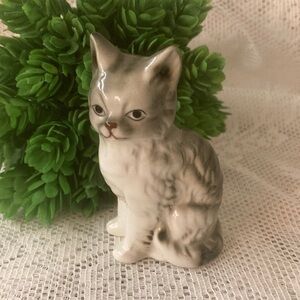 Vintage White Kitty Cat Figurine Bone China Taiwan 3" Tall Collectible.